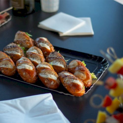 Plateaux traiteur simple face noir 32 x 42 cm (60 unités)